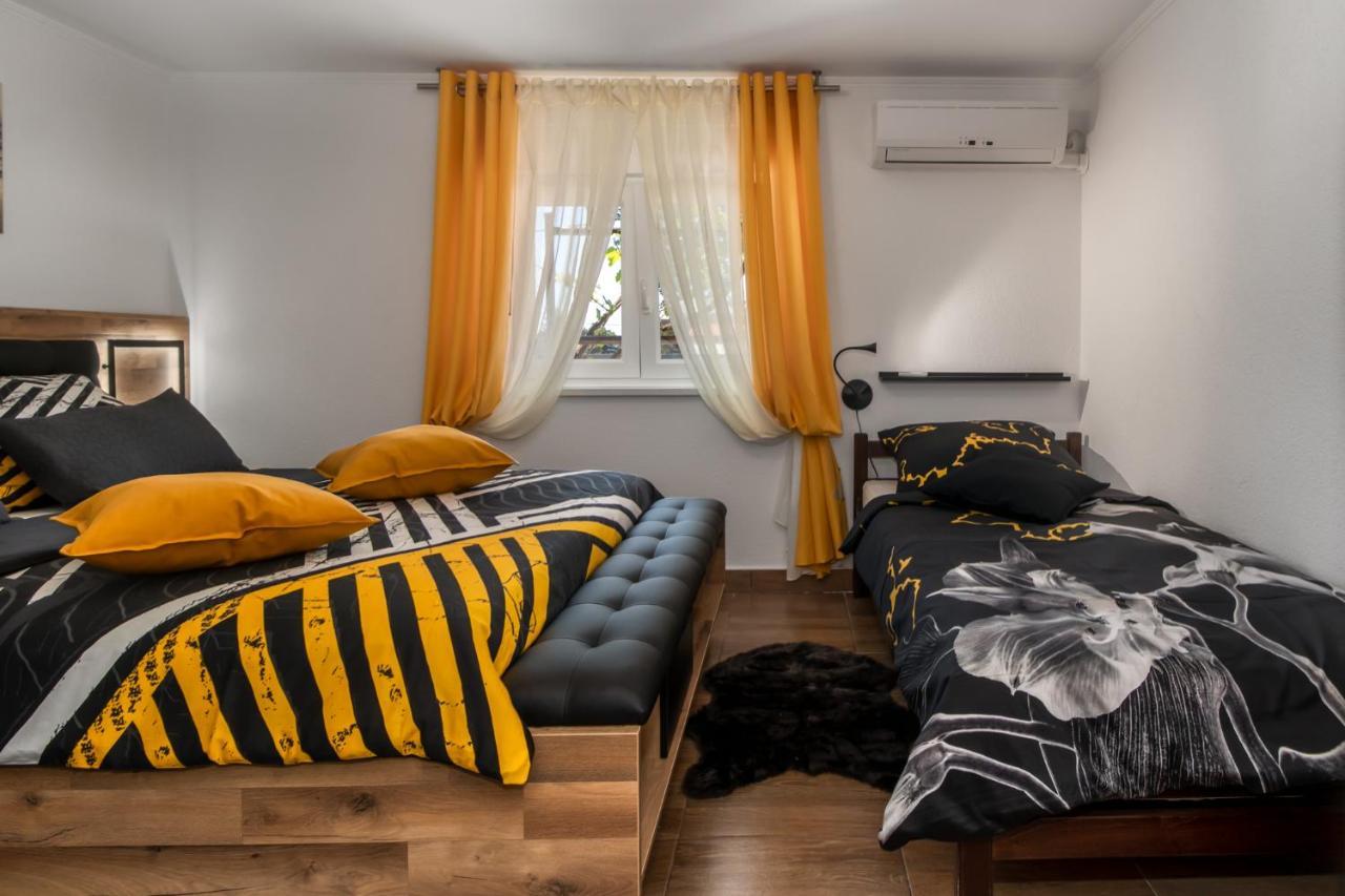 Apartments Mila Klenovica Bagian luar foto