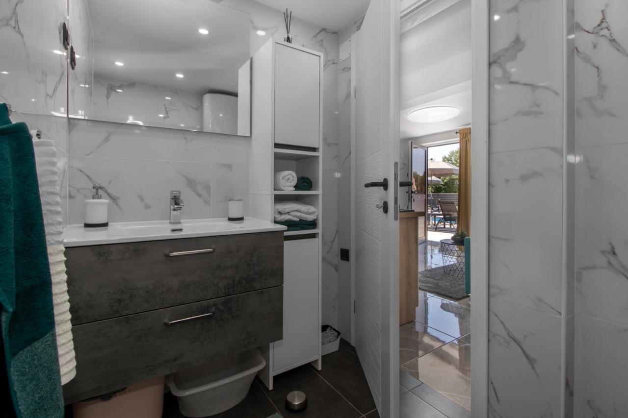 Apartments Mila Klenovica Bagian luar foto
